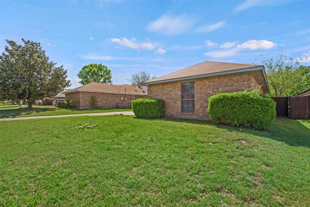 721 Hillside Drive, Cedar Hill, TX 75104