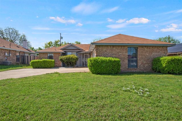 721 Hillside Drive, Cedar Hill, TX 75104