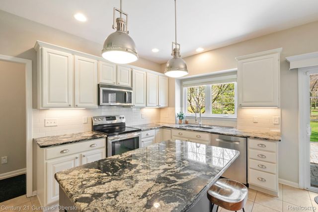48742 Tanglewood Drive, Macomb Township, MI 48044