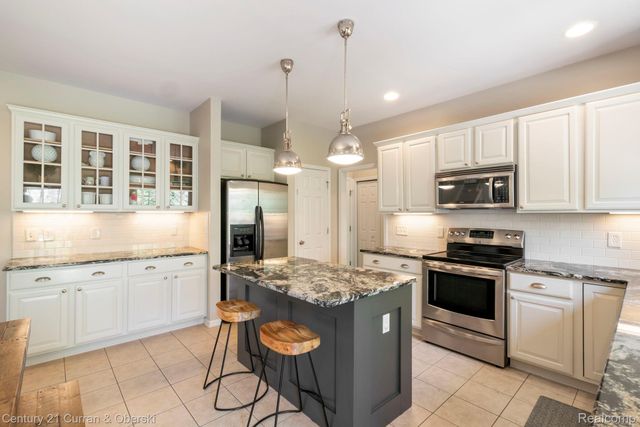 48742 Tanglewood Drive, Macomb Township, MI 48044