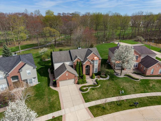 48742 Tanglewood Drive, Macomb Township, MI 48044
