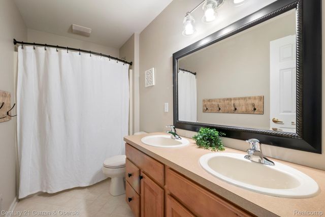 48742 Tanglewood Drive, Macomb Township, MI 48044
