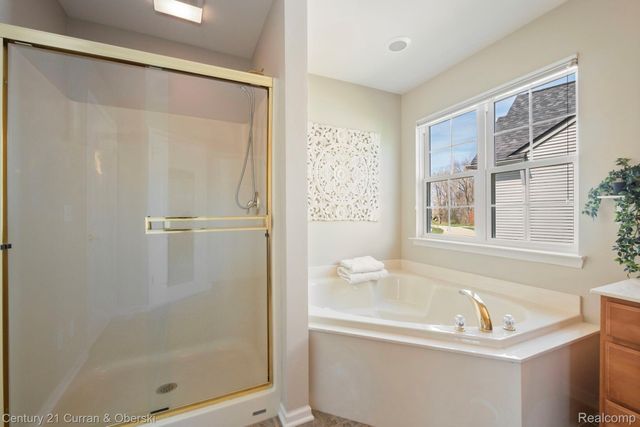 48742 Tanglewood Drive, Macomb Township, MI 48044