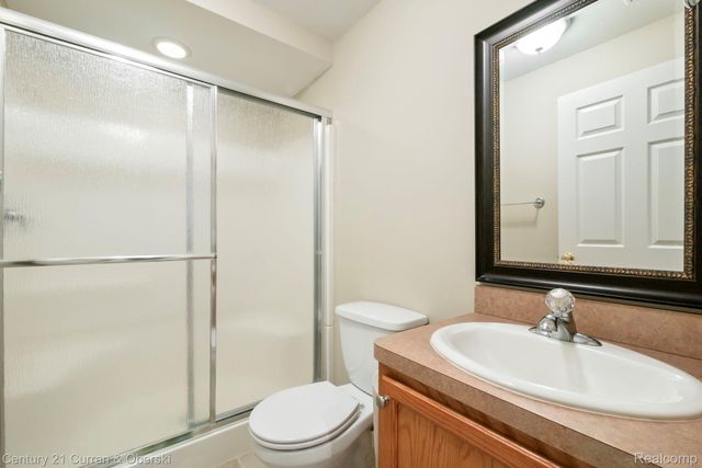 48742 Tanglewood Drive, Macomb Township, MI 48044