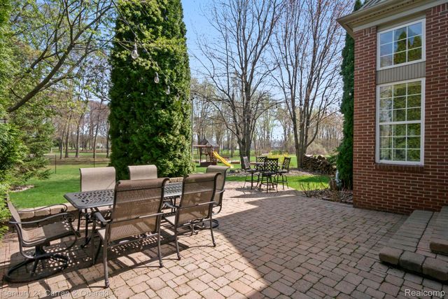 48742 Tanglewood Drive, Macomb Township, MI 48044