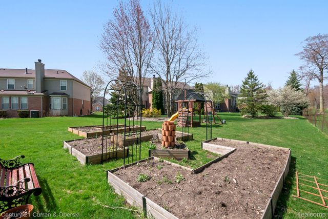 48742 Tanglewood Drive, Macomb Township, MI 48044