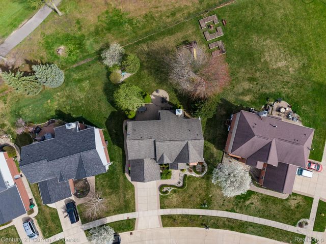 48742 Tanglewood Drive, Macomb Township, MI 48044