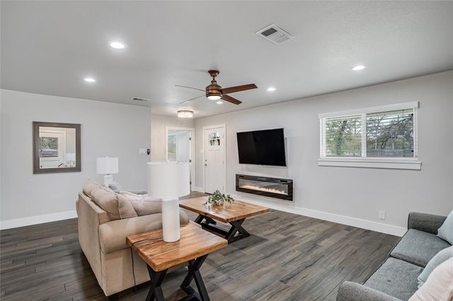 9110 Chisholm LN, Austin, TX 78748