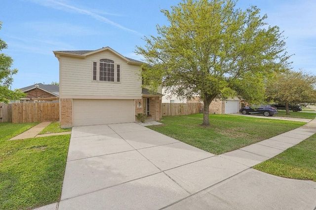 8227 Montego Bay Drive, Mont Belvieu, TX 77523