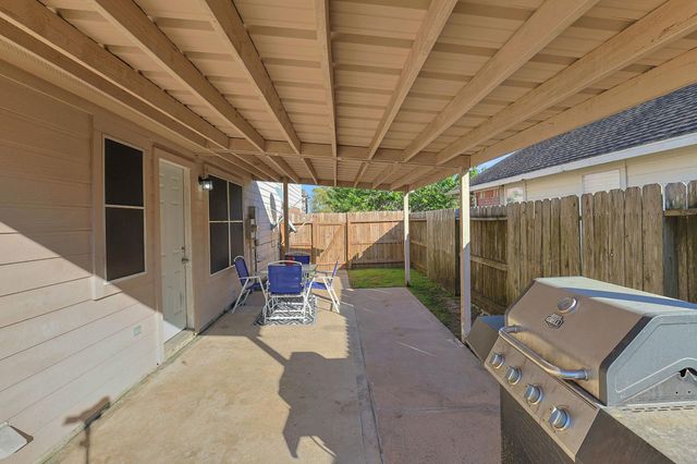 8227 Montego Bay Drive, Mont Belvieu, TX 77523