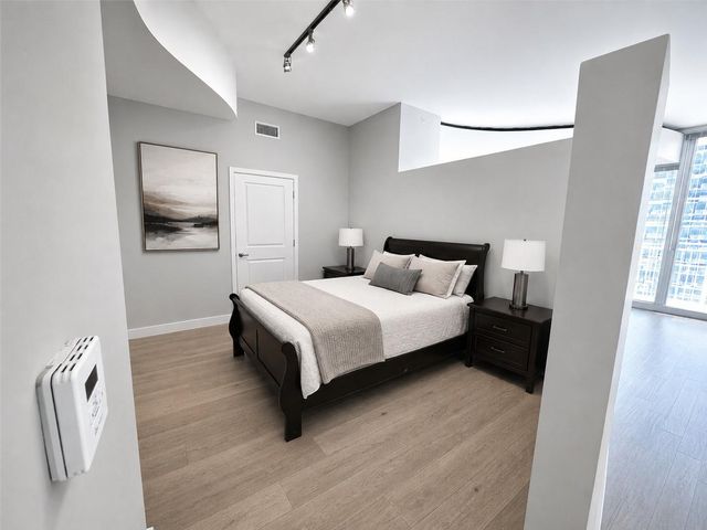 5925 Almeda Road 11812, Houston, TX 77004