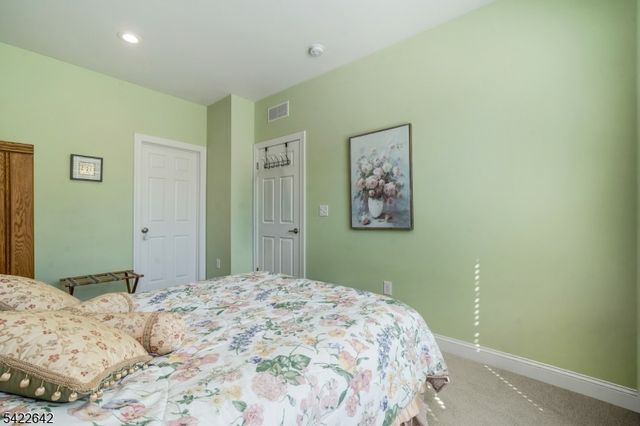 10 Ginkgo Ct, Franklin Twp., NJ 08873