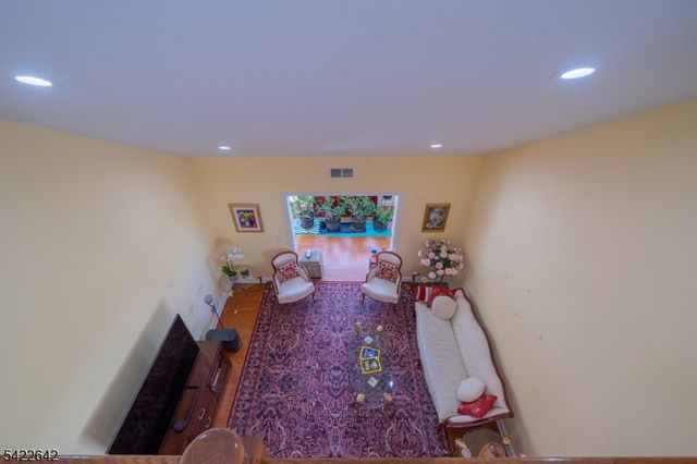 10 Ginkgo Ct, Franklin Twp., NJ 08873