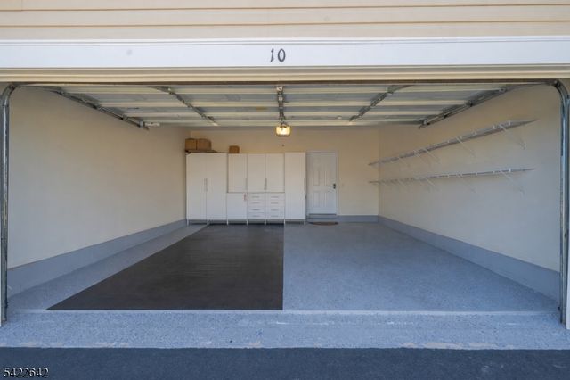 10 Ginkgo Ct, Franklin Twp., NJ 08873