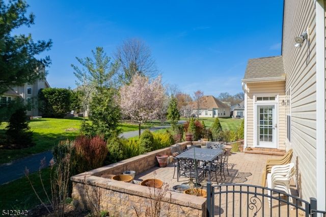 10 Ginkgo Ct, Franklin Twp., NJ 08873