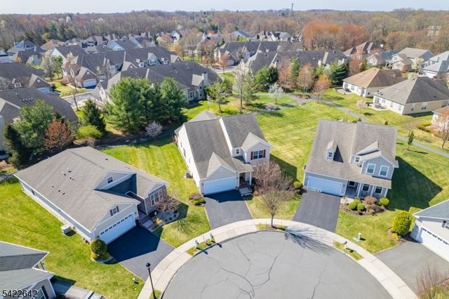 10 Ginkgo Ct, Franklin Twp., NJ 08873