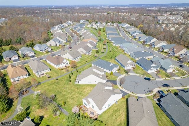 10 Ginkgo Ct, Franklin Twp., NJ 08873