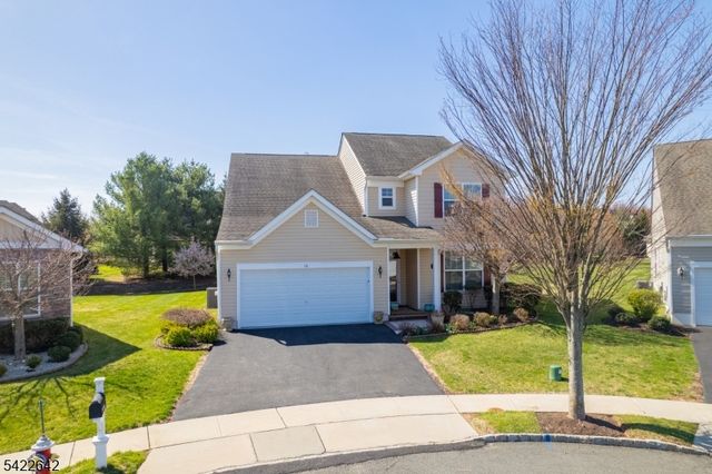 10 Ginkgo Ct, Franklin Twp., NJ 08873