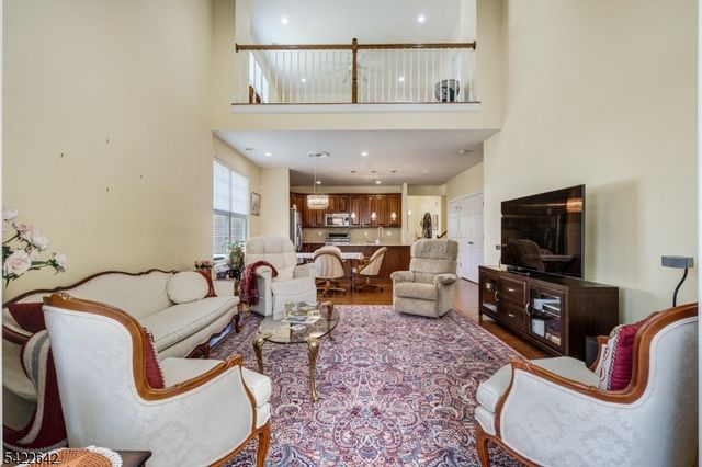 10 Ginkgo Ct, Franklin Twp., NJ 08873