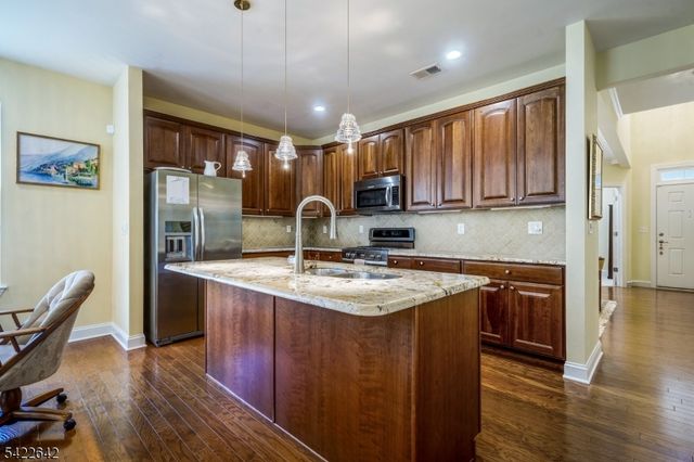 10 Ginkgo Ct, Franklin Twp., NJ 08873