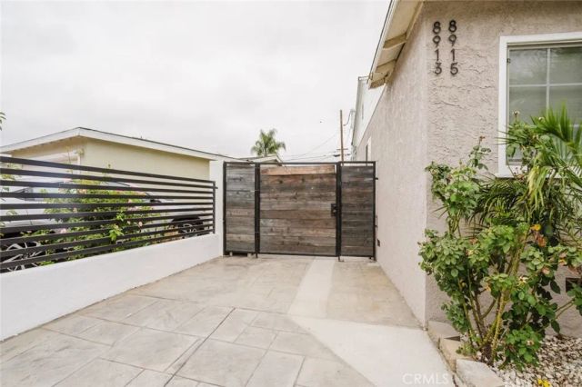 8915 Wakefield Avenue, Panorama City, CA 91402