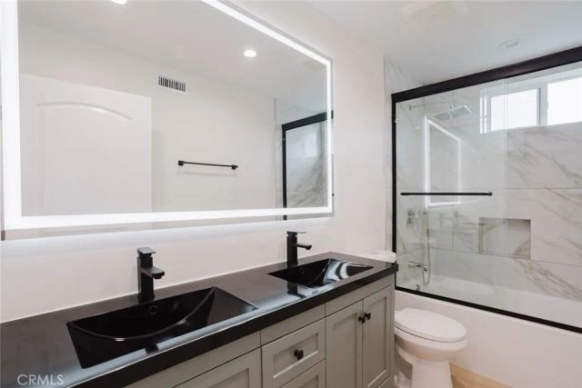 8915 Wakefield Avenue, Panorama City, CA 91402