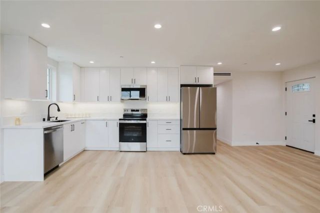 8915 Wakefield Avenue, Panorama City, CA 91402