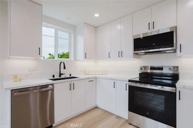 8915 Wakefield Avenue, Panorama City, CA 91402