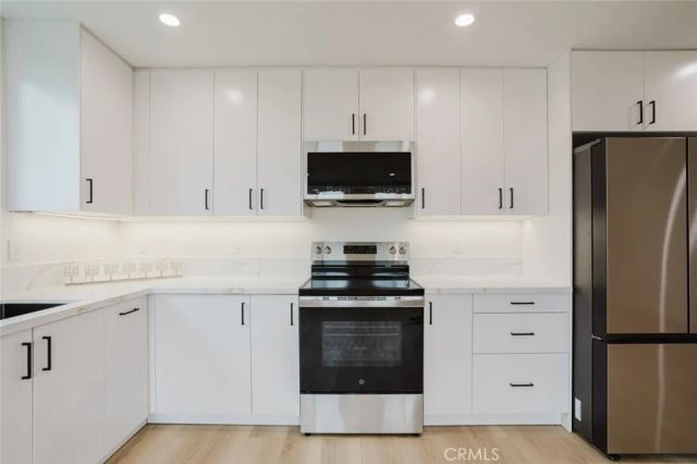 8915 Wakefield Avenue, Panorama City, CA 91402