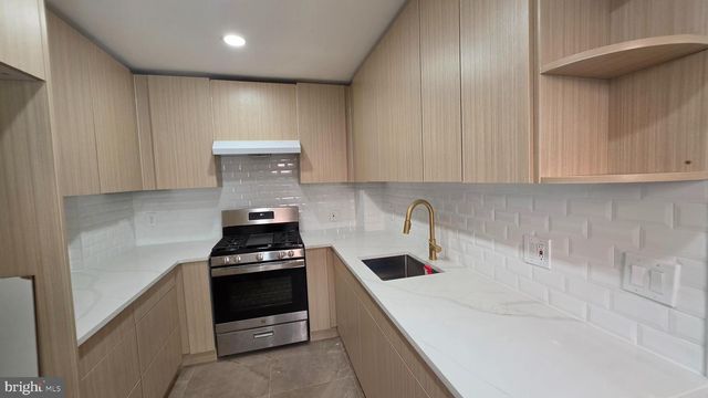 221 HIGHLAND AVE, Trenton, NJ 08618