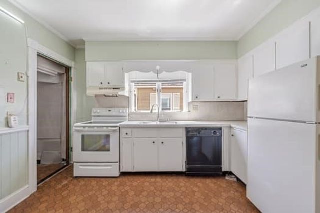 52 Elliott St., Melrose, MA 02176
