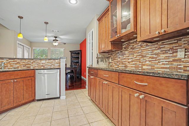 406 Santa Fe Trail 46, Irving, TX 75063