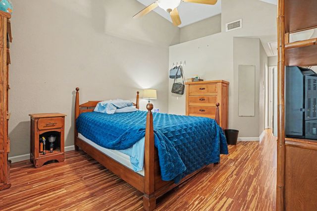 406 Santa Fe Trail 46, Irving, TX 75063