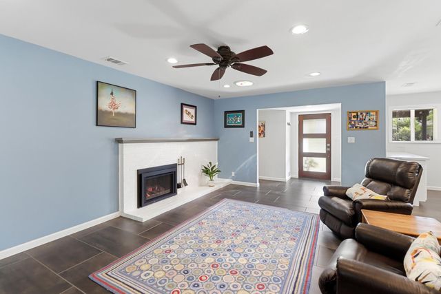 4823 Schuyler Dr, Carmichael, CA 95608