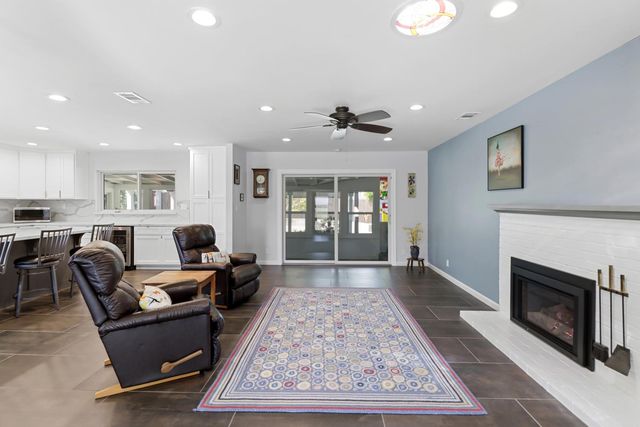 4823 Schuyler Dr, Carmichael, CA 95608