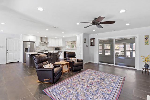 4823 Schuyler Dr, Carmichael, CA 95608