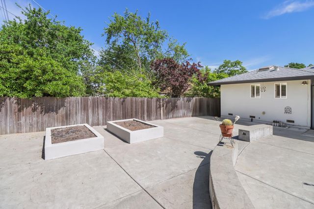 4823 Schuyler Dr, Carmichael, CA 95608