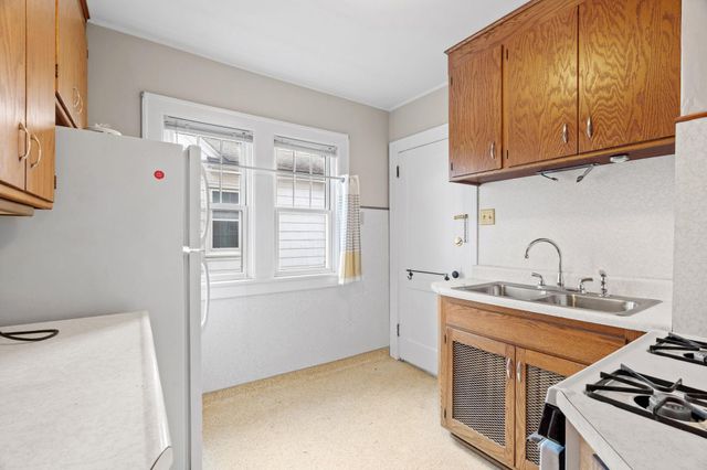 2196 Eleanor Avenue, Saint Paul, MN 55116