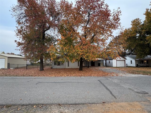 702 S 5th, Davis, OK 73030