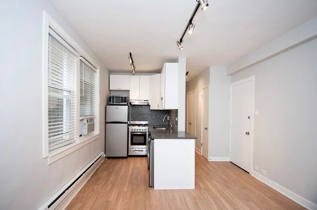 511 W Belmont Avenue 23, Chicago, IL 60657