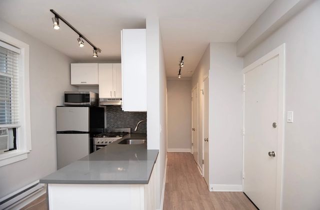 511 W Belmont Avenue 23, Chicago, IL 60657