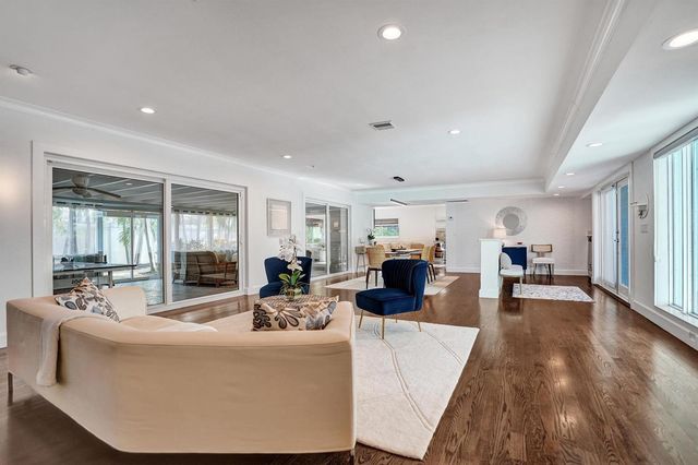 10 Minnetonka Road, Sea Ranch Lakes, FL 33308