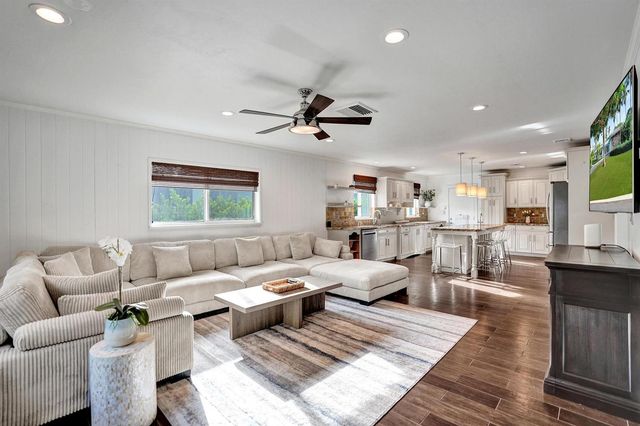 10 Minnetonka Road, Sea Ranch Lakes, FL 33308