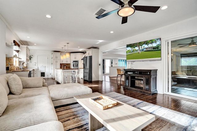 10 Minnetonka Road, Sea Ranch Lakes, FL 33308