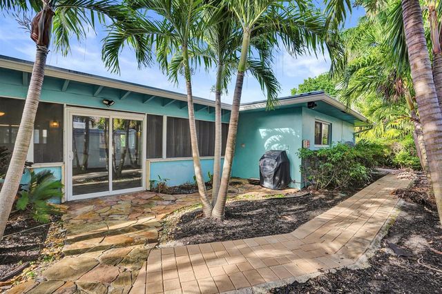 10 Minnetonka Road, Sea Ranch Lakes, FL 33308