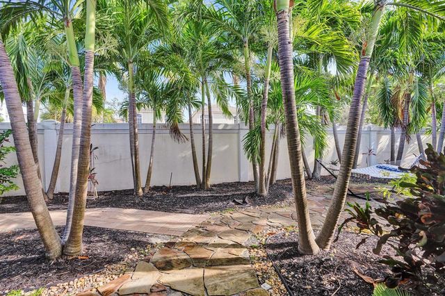 10 Minnetonka Road, Sea Ranch Lakes, FL 33308