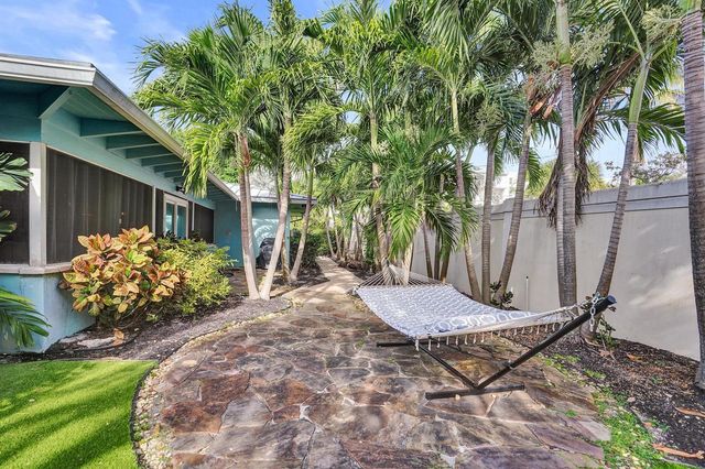 10 Minnetonka Road, Sea Ranch Lakes, FL 33308