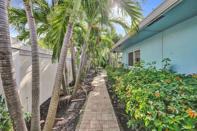 10 Minnetonka Road, Sea Ranch Lakes, FL 33308