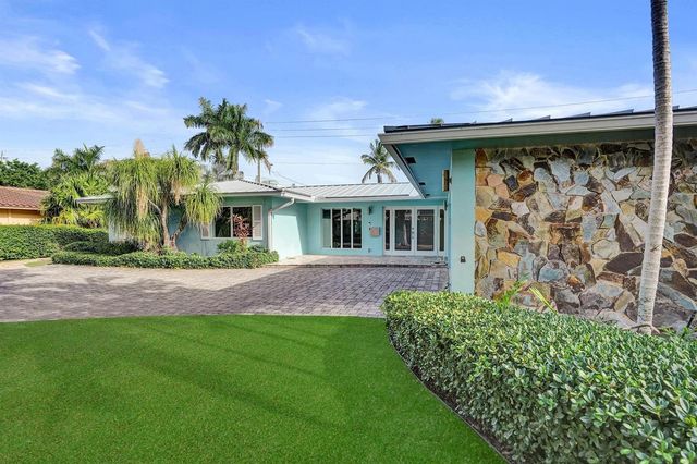 10 Minnetonka Road, Sea Ranch Lakes, FL 33308