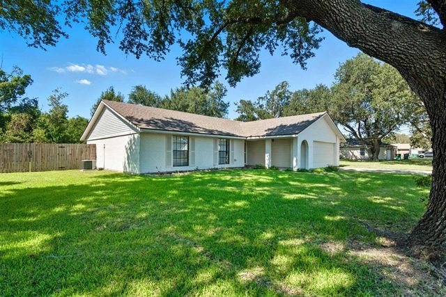 6624 Meadow Ridge Lane, Lake Charles, LA 70605